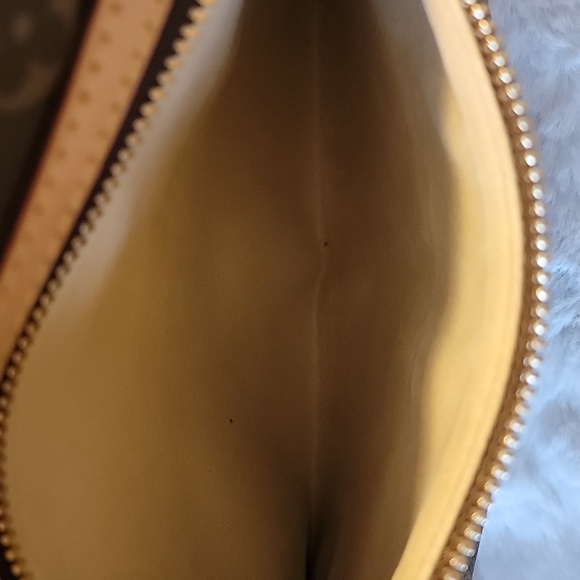 Louis Vuitton Hudson  Crossbody Bag - Picture 11 of 16